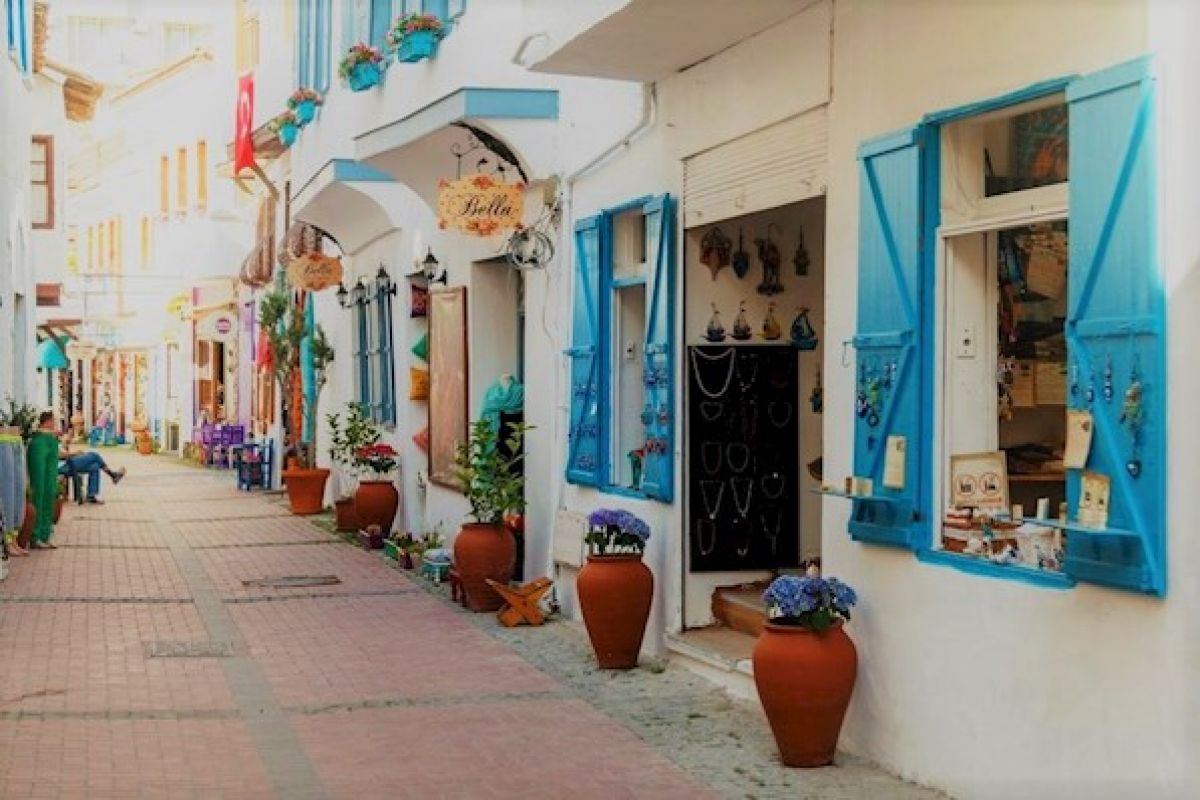 Kusadasi — narrow streets